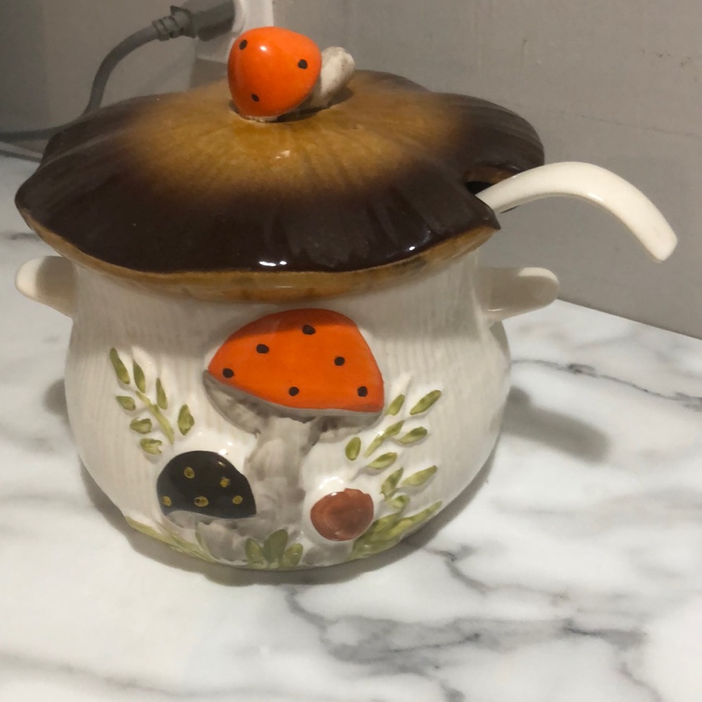 Vintage Adorable soup crock and ladle